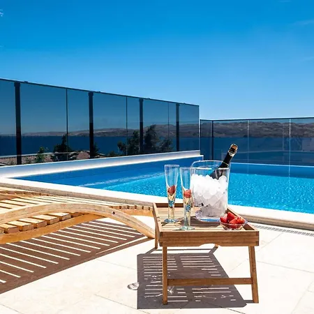 Apartments Matea With Pool And Sea View Cesarica Exterior photo