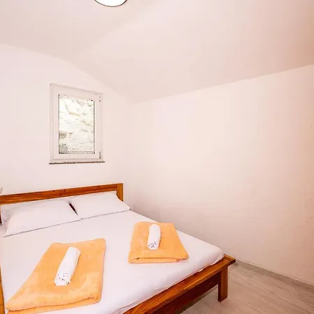 Apartments Matea With Pool And Sea View Cesarica Exterior photo