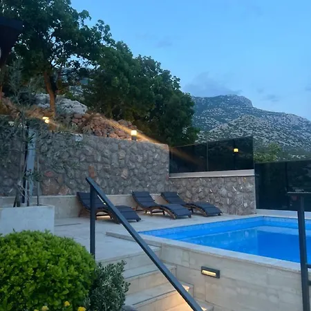 Apartments Matea With Pool And Sea View Cesarica Exterior photo