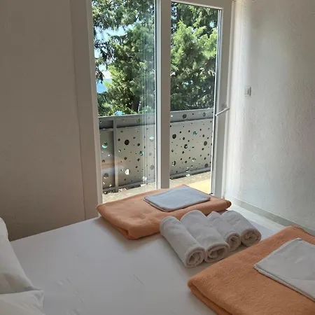 Apartments Matea With Pool And Sea View Cesarica Exterior photo