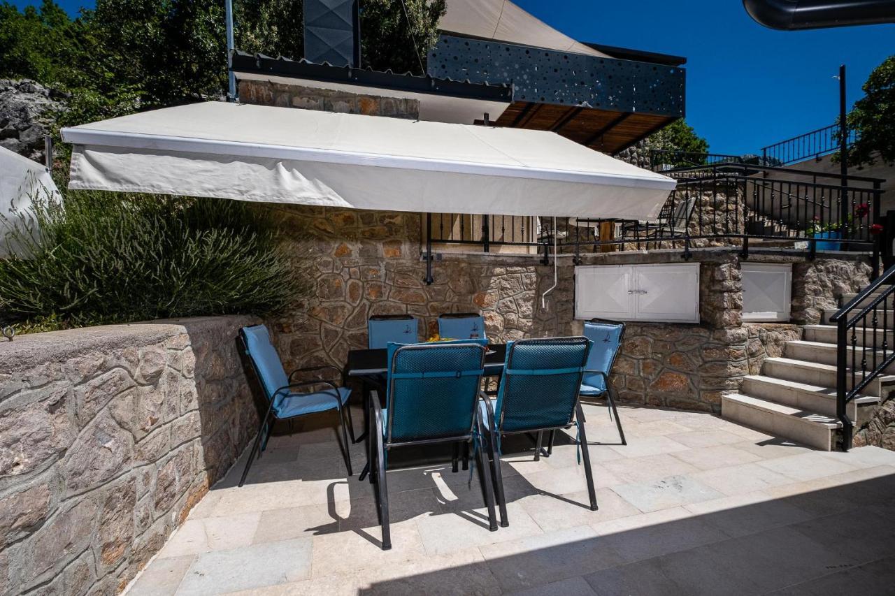 Apartment Matea With Pool And Sea View