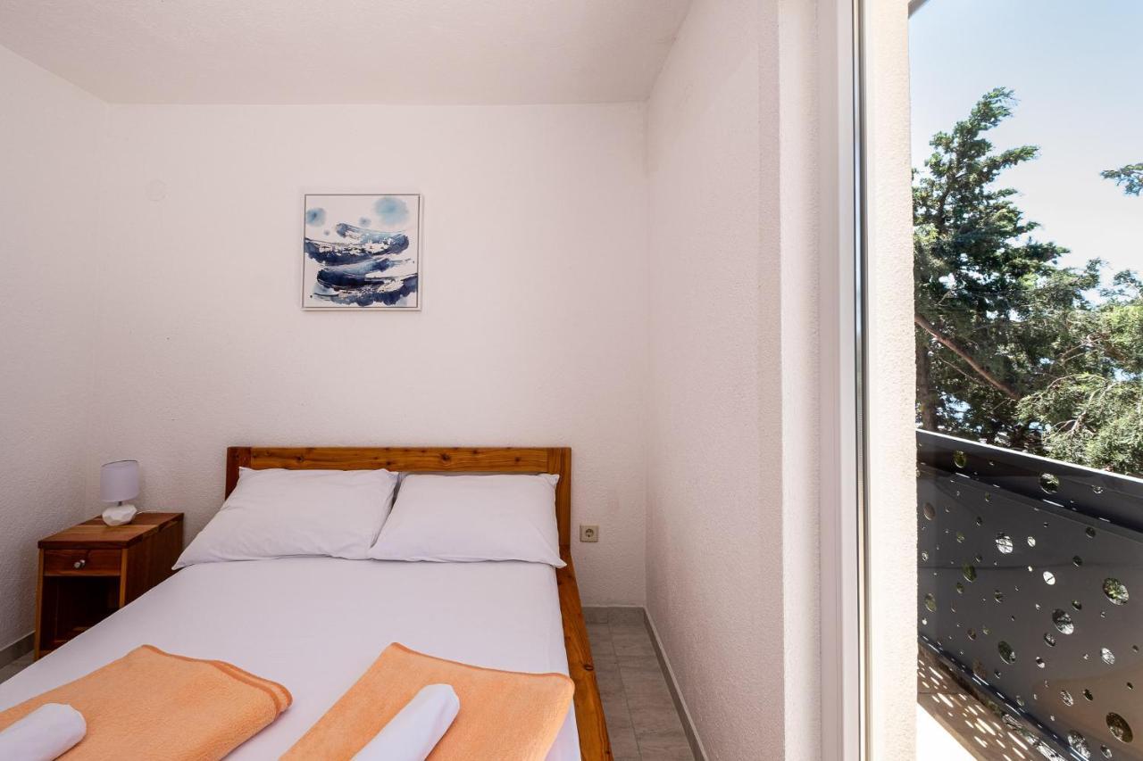 Matea With Pool And Sea View Apartment Cesarica