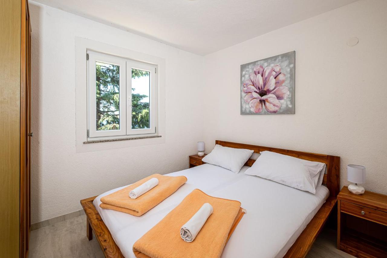 Matea With Pool And Sea View Appartement Cesarica