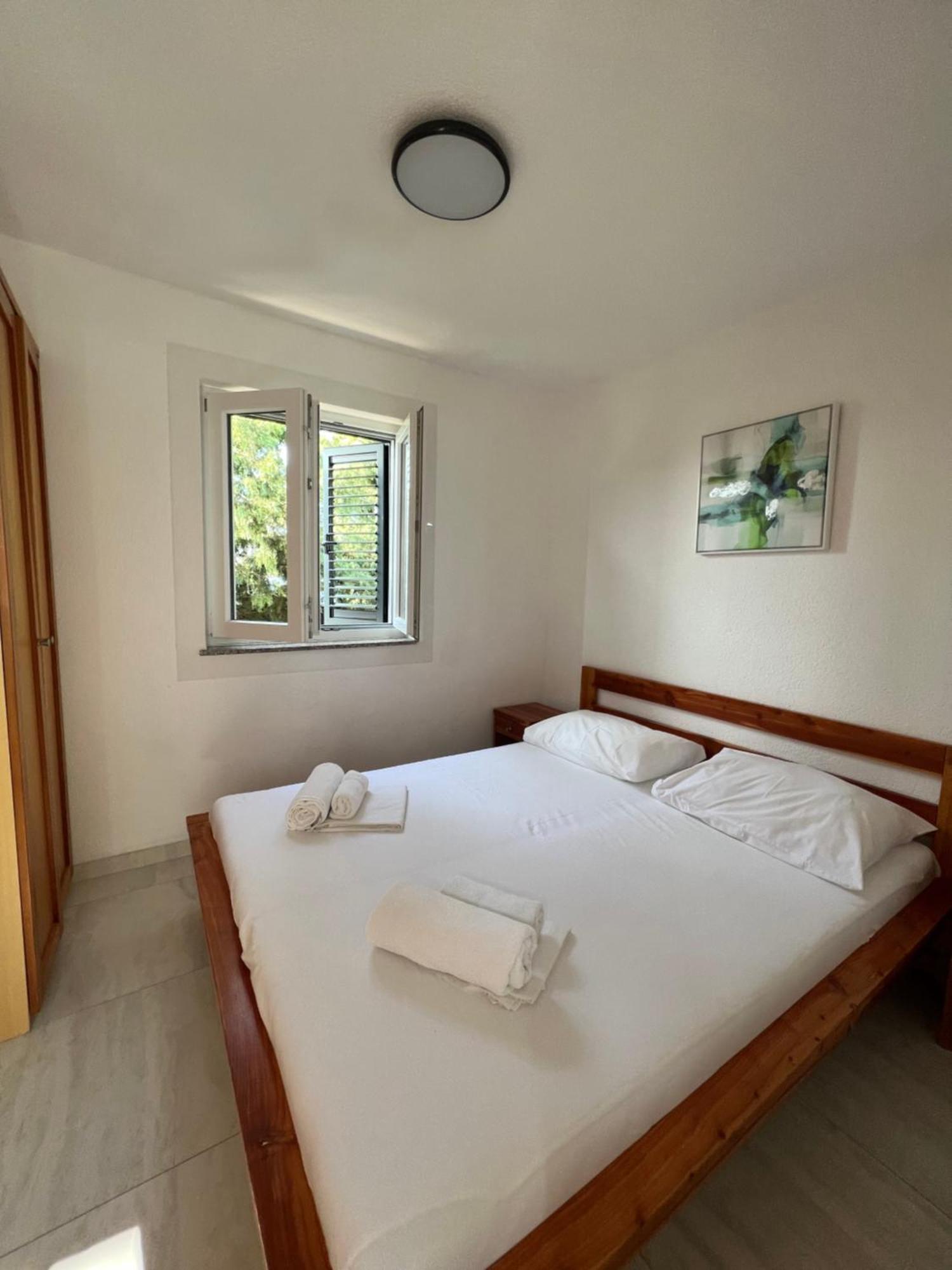 Matea With Pool And Sea View Apartment Cesarica