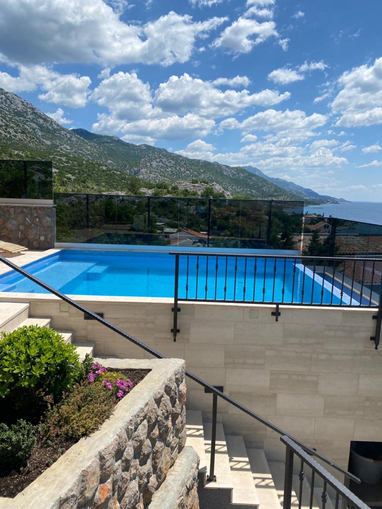 Matea With Pool And Sea View Apartment