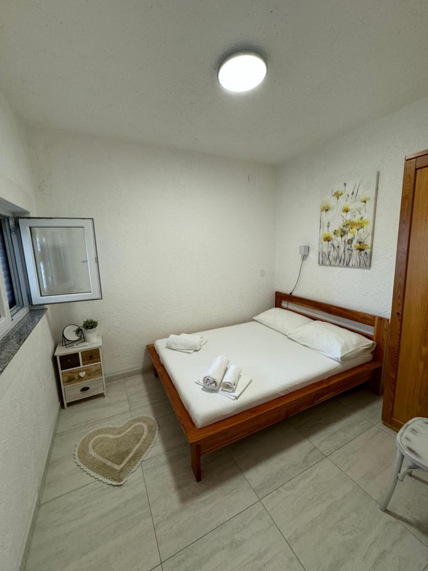 Matea With Pool And Sea View Apartment Cesarica