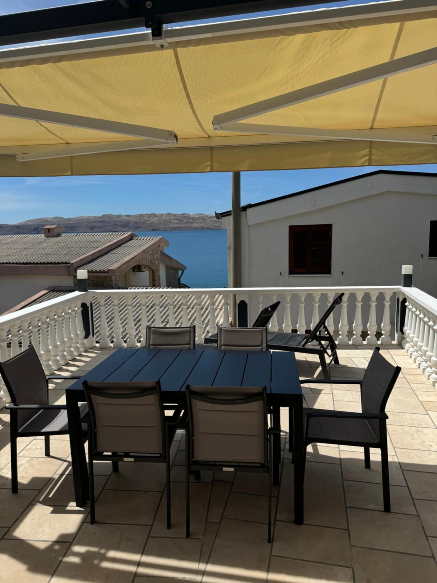 Apartment Matea With Pool And Sea View Cesarica